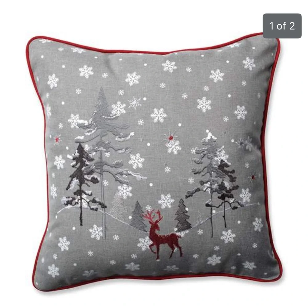 Pair of stunning winter throw pillows, never used 16”